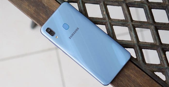 Samsung Galaxy A30 Review Cover Award