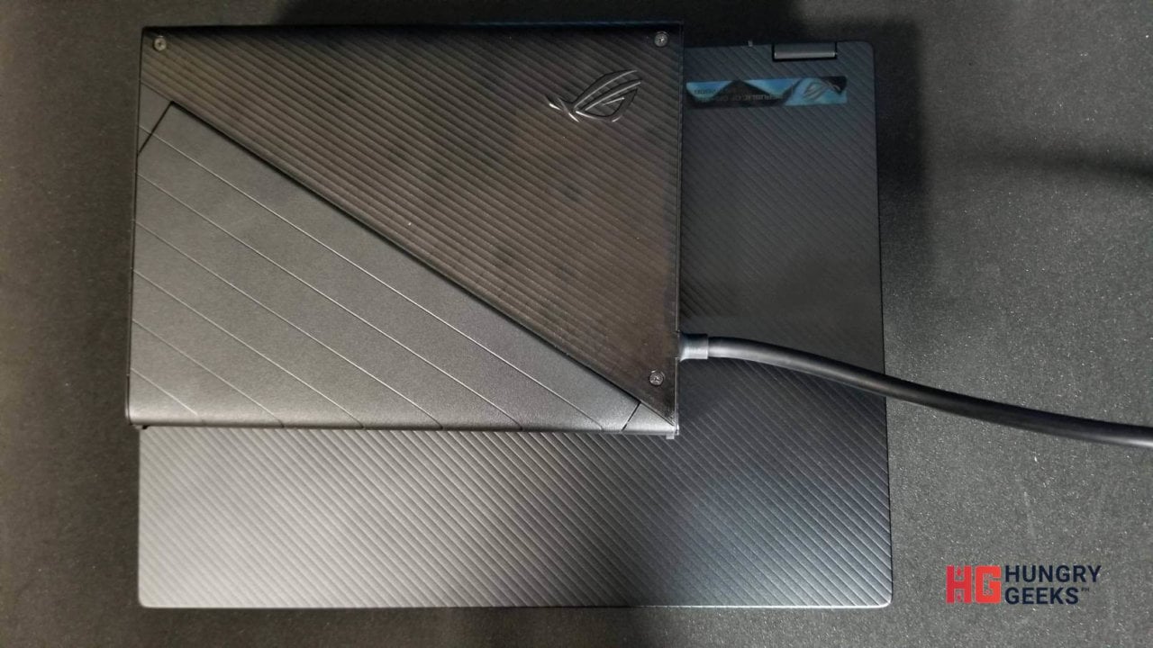 Size comparison of the XG Mobile and the ROG Flow X13