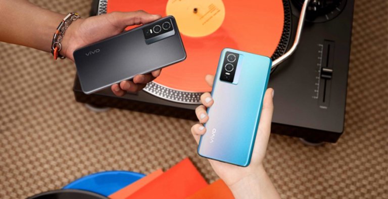 vivo Y76 5G Holiday Moments Cover