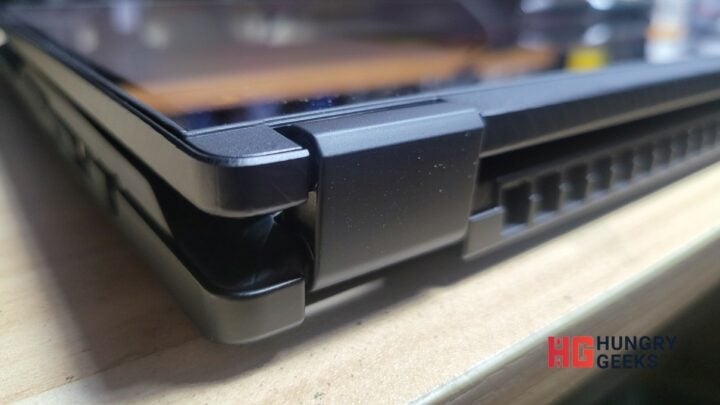 ROG Flow X16 2022 Review Hinge