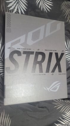 ROG Strix SCAR 18 Box