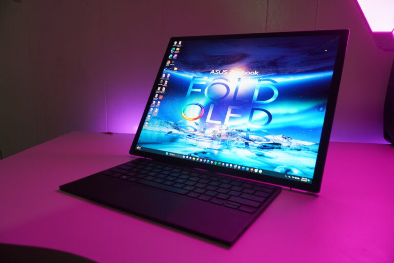 ASUS ZenBook 17 Fold2