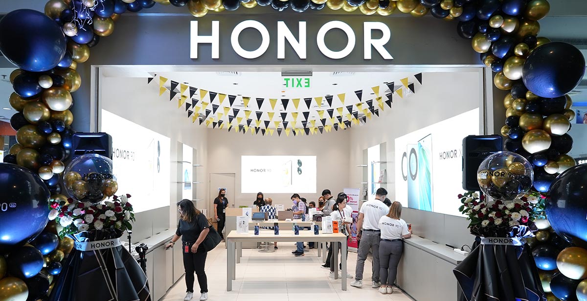 HONOR SM MOA 10th Experience Store   Cover