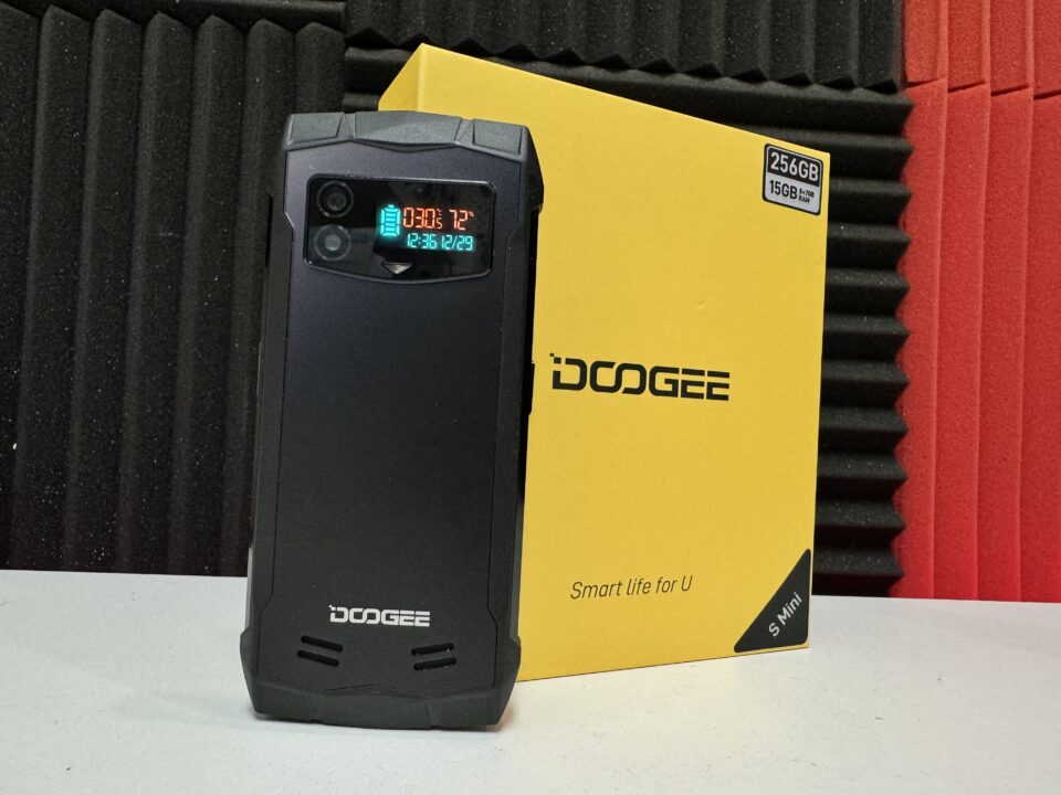 Doogee S Mini Rugged Phone Review: Tiny body, Unique Experience - Gizmochina