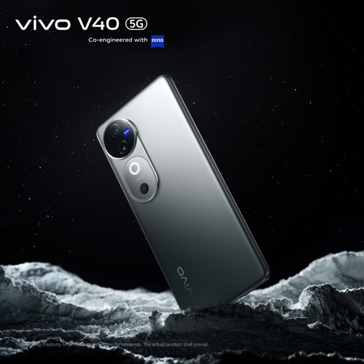 vivo V40 in Stellar Silver