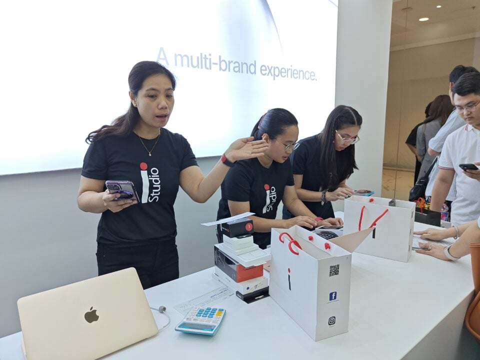 iStudio Plus Grand Launch iPhone 16